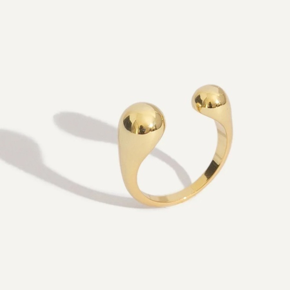 NEW Shashi Gina Ring adjust from 6-8 New w tags  attached✅